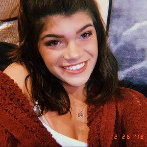 Meet your Posher, Larlara